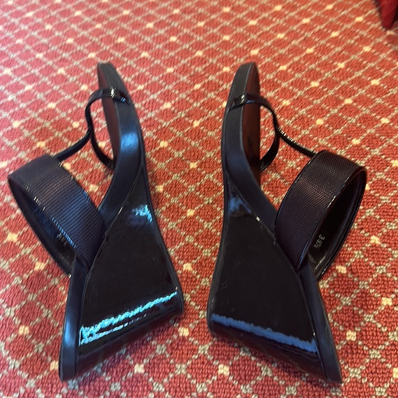 Prada leather heels size 38.5 in great condition - Picture 6 of 7